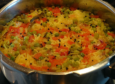 cooked akki uppittu or rice upma