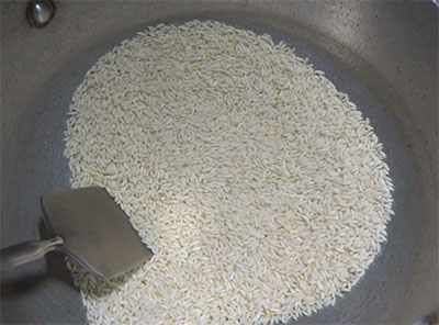 roasting rice for akki usli or akki uppittu