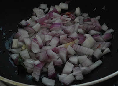 onion for alasande kalu gojju or curry