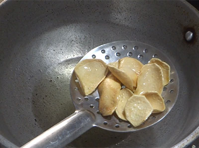 frying potato for sun dried potato chips or aloo chips