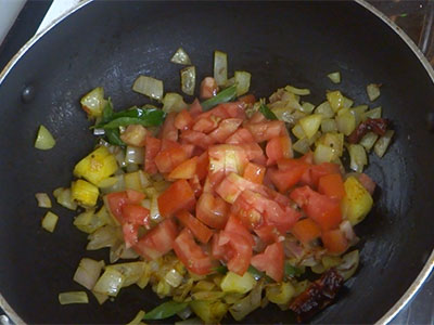tomato for Aloo fry or potato stir fry