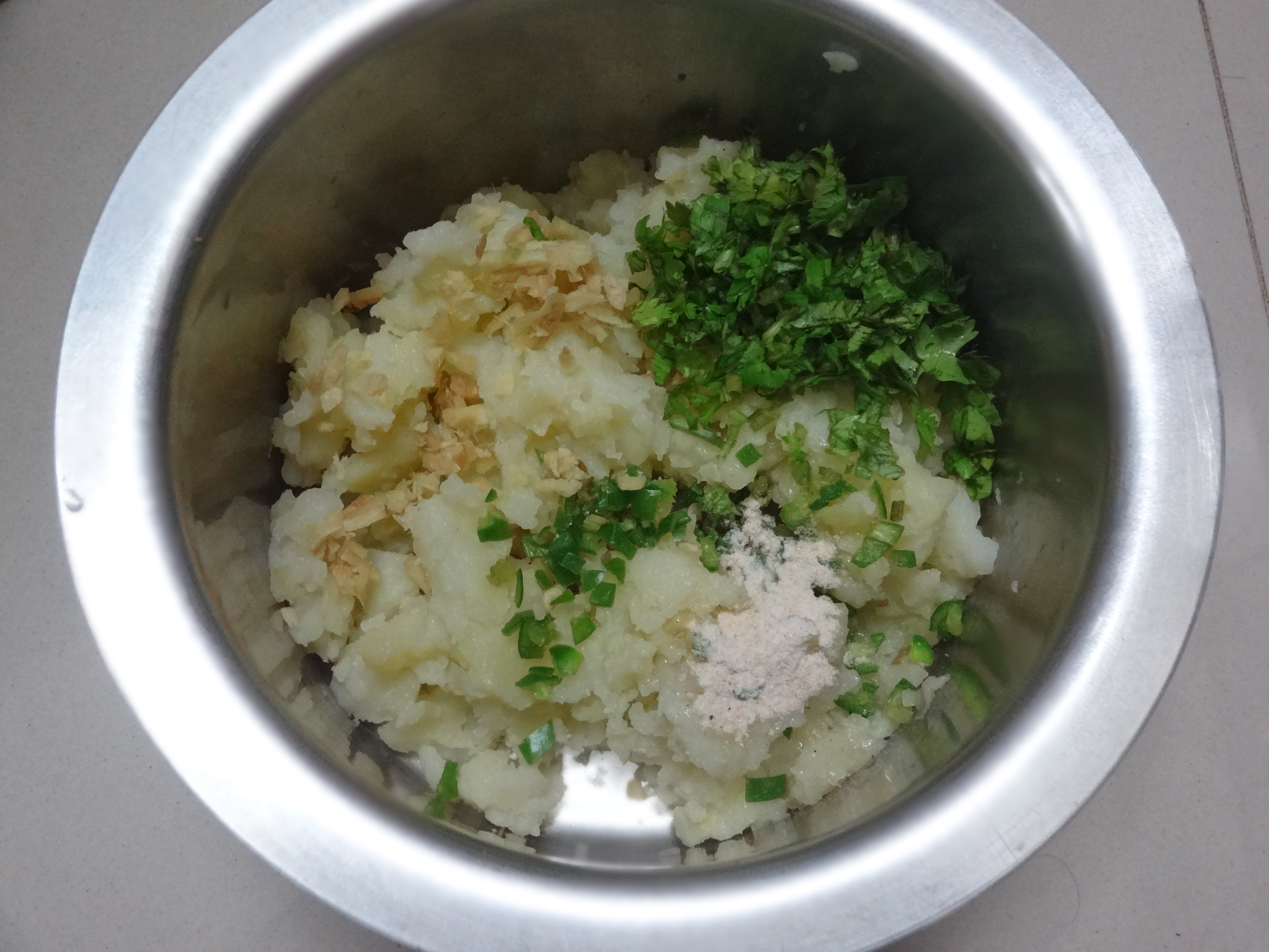 ginger and green chili for alugadde mosaru bajji