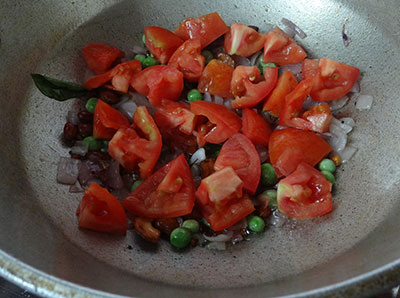 tomato for avalakki bisi bele bath