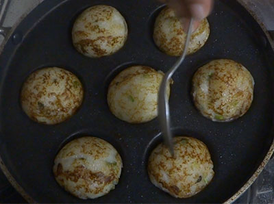 drizzle oil for avalakki paddu or poha appe or aval paniyaram