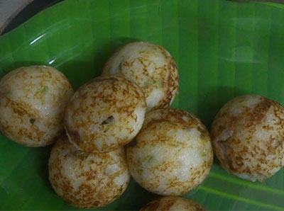 drizzle oil for avalakki paddu or poha appe or aval paniyaram