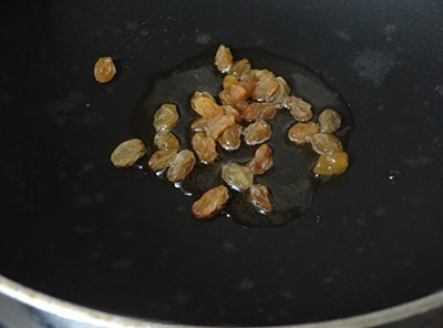 cashews and raisins for avalakki unde or poha laddu or aval ladoo