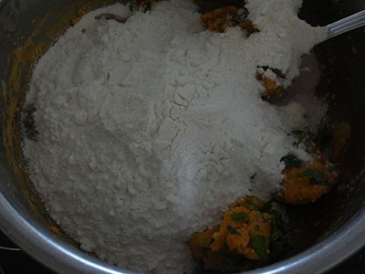 rice flour and maida for avarekalu kodubale