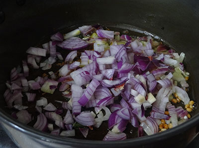 onion for avarekalu sagu or avarekalu curry