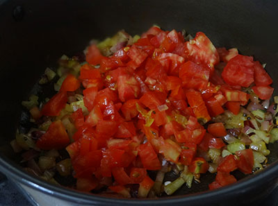 tomato for avarekalu sagu or avarekalu curry