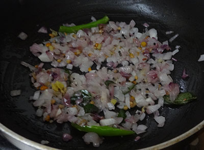 roasting onion for avarekalu uppittu or upma