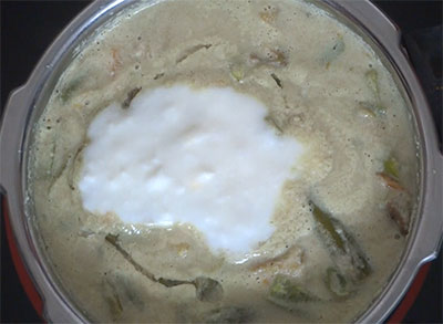 coconut oil and curd for aviyal or avial