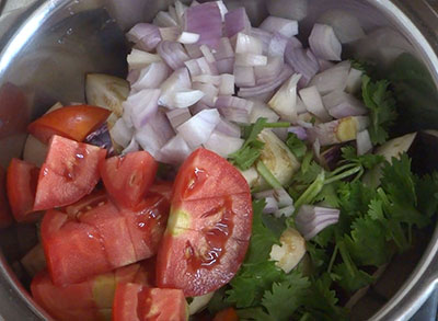 chopped tomato for badanekayi gojju or brinjal curry
