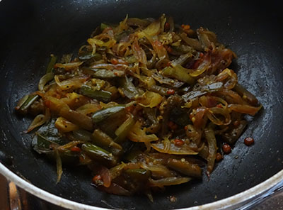 badanekayi palya or brinjal onion stir fry