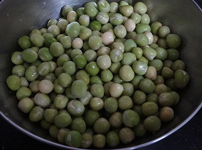 soaked green peas for batani gasi or udupi style green peas curry