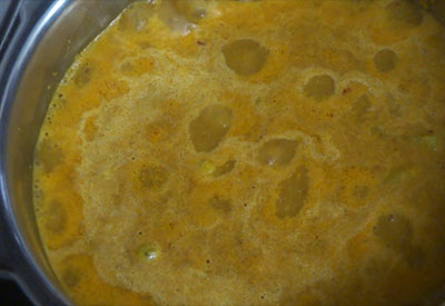 boiling batani gasi or udupi style green peas curry