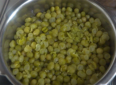 cooked green peas for batani usli or green peas sundal