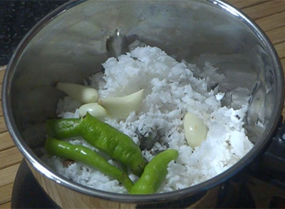 spices for bellulli hasi khara mandakki or garlic churumuri