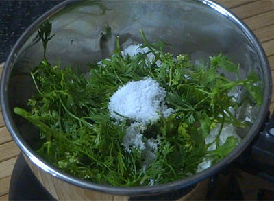 coriander leaves and salt for bellulli hasi khara mandakki or garlic churumuri