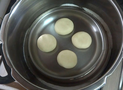 baking benne biscuit or butter cookies in cooker