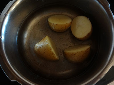 cook potato for palya for davangere benne dosa