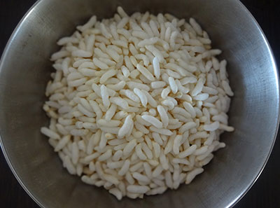 soak puffed rice for davangere benne dosa