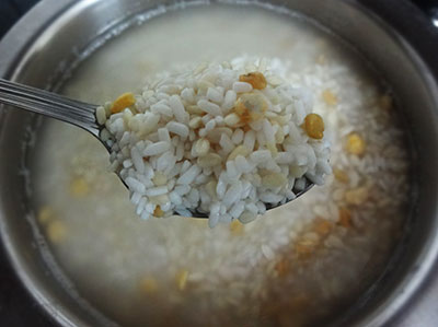 soak rice and lentils for davangere benne dosa