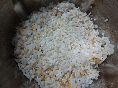 grind rice and lentils for davangere benne dosa