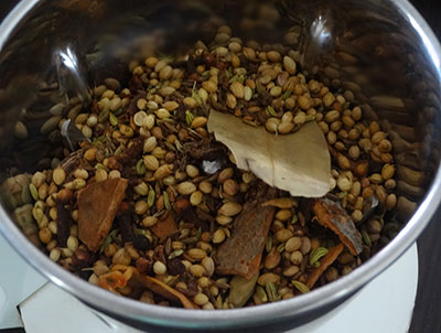 grinding spices for biriyani masala powder