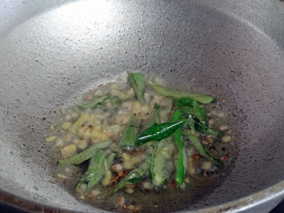 green chili and ginger for godhi kadi uppittu or broken wheat upma