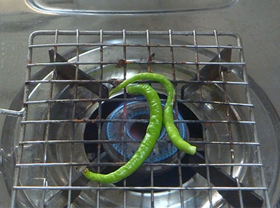 charring green chillies for burnt or charred tomato chutney recipe