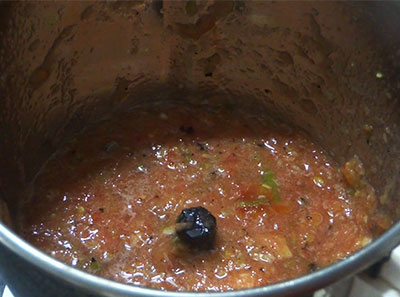 mashed ingredietns for burnt or charred tomato chutney recipe