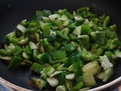 chopped capsicum for bendekaikayirasa
