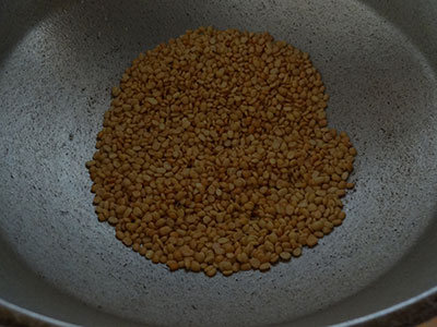 frying urad dal for chakli or chakkuli recipe