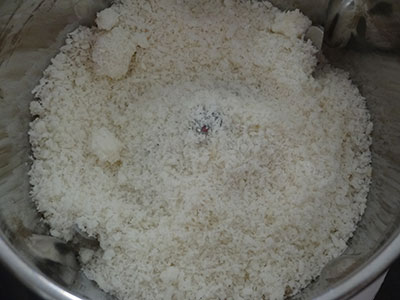 grinding coconut for coconut garlic chutney powder