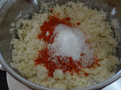 red chili powder and salt for coconut garlic chutney powder