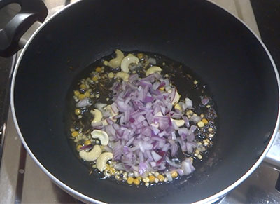 onion for coriander rice recipe or kottambari soppu rice