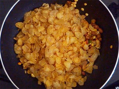 hisukida avarekalu or beans for corn flakes mixture or cornflakes chivda