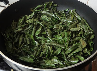 roasted curry leaves for karibevu chutney pudi or curry leaves chutney powder