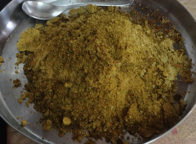 dry grinding karibevu chutney pudi or curry leaves chutney powder