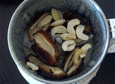 cashew and badam for dates milkshake or karjoora milkshake
