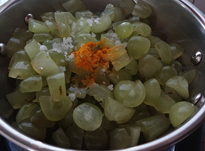 chopped grapes for drakshi hannina sasive or grapes curry