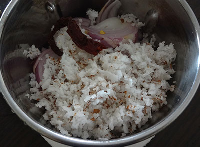 grinding for eerulli thambli or onion tambli