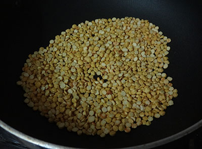 roasting gram dal for agase chutney pudi or flax seeds chutney powder