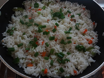 spring onion garnishing for veg fried rice