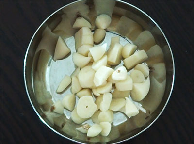 chopped garlic for garlic chutney or bellulli chutney