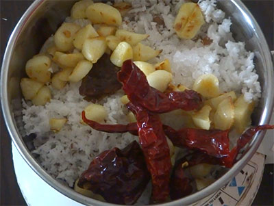 fried red chili and garlic for garlic chutney or bellulli chutney