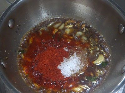 red chilli powder and salt for garlic pickle or bellulli uppinakayi