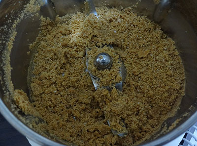 dry grinding poppy seeds and rice for gasagase payasa or kheer