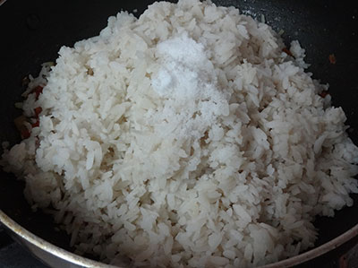 soaked beaten rice and salt for gatti avalakki oggarane or khara avalakki