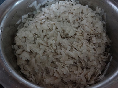 soak beaten rice for malnad style huli avalakki or gojjavalakki